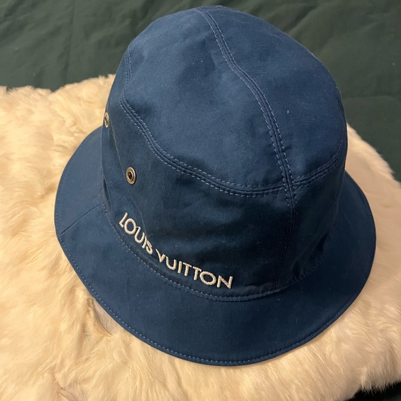 Authentic Louis Vuitton Denim Reversible Bucket Hat - Picture 7 of 16